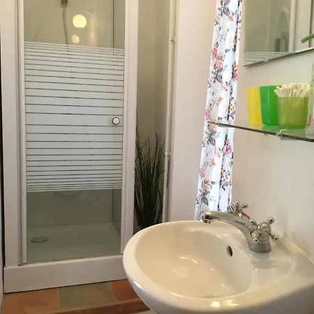 Les Hirondelles Bed & Breakfast